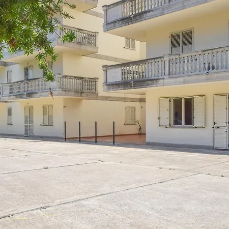 Apartment Nice In With 2 Bedrooms, Wifi And Outdoor Swimming Pool
