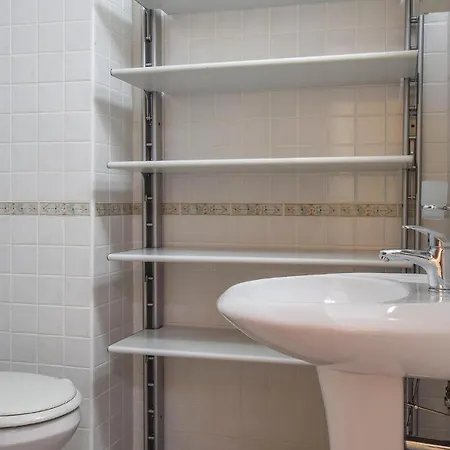 Nice In With 2 Bedrooms, Wifi And Outdoor Swimming Pool